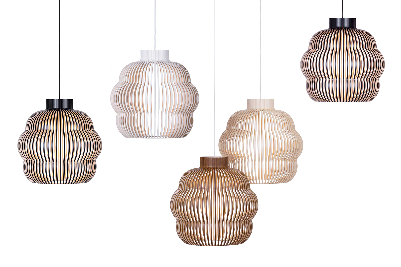 Five pendant lamps in different colours.
